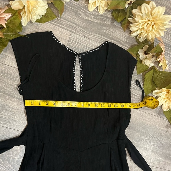 Anthropologie boho abbey gauzy cap sleeve waist tie cropped jumpsuit. Size 2 - Picture 9 of 11